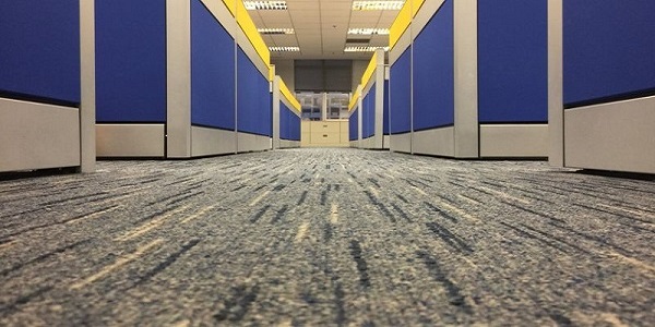 ковровая плитка в офисном помещении