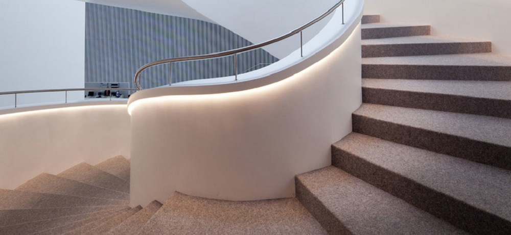 Иглопробивной ковролин на лестнице